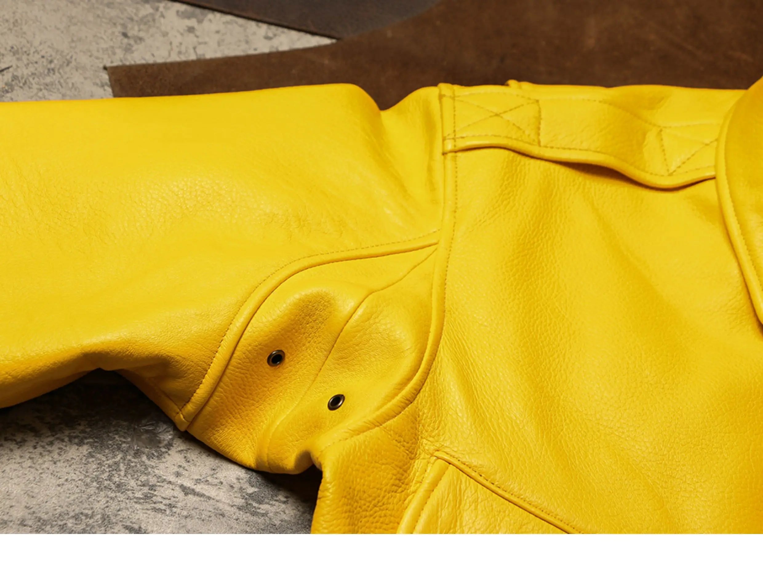 Veste Courte Simili Cuir Homme — Col Rabattu, Fermeture Éclair, Style Luxe | Mauroicardi 2025