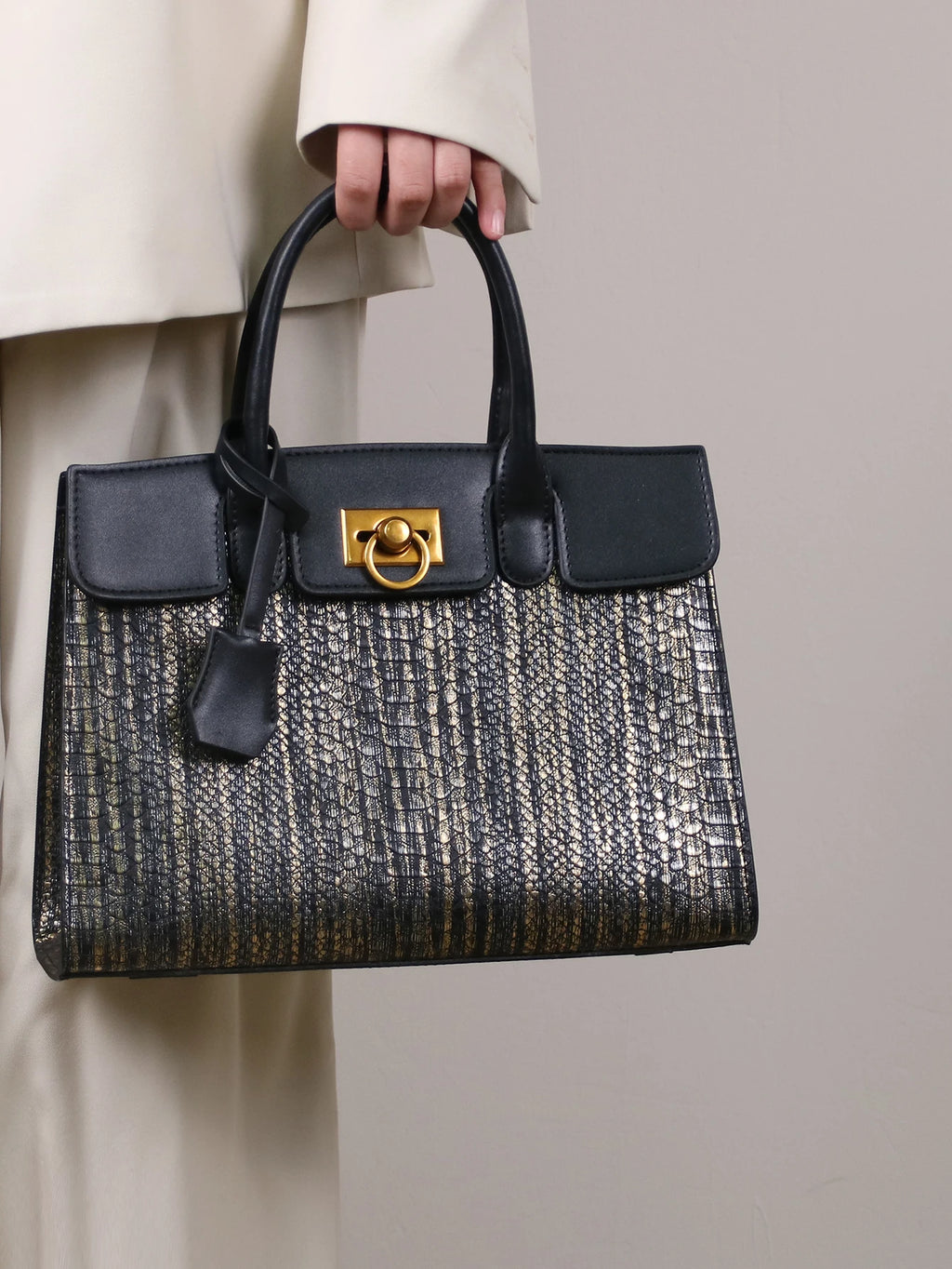 Sac Boîte Cuir Verni Motif Léopard — Fourre-Tout Luxe Texture Avancée