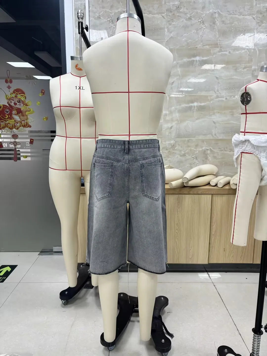 Short Jean Homme Été Décontracté — Longueur Genou Broderie Lettre Brillante Strass Avec Poches