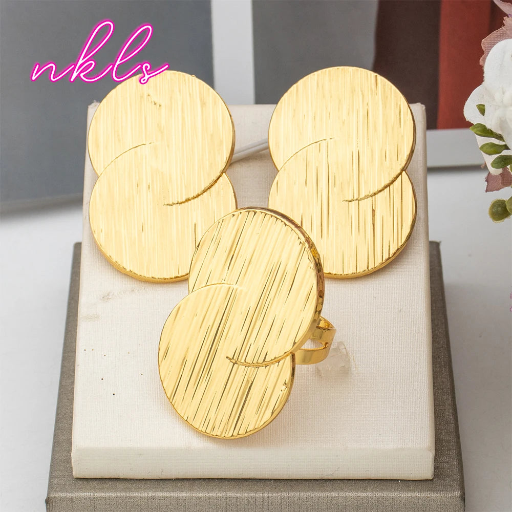 Ensemble Bijoux Dubaï Style Brésilien Plaqué Or 18K — Boucles d’Oreilles & Bague NKLS
