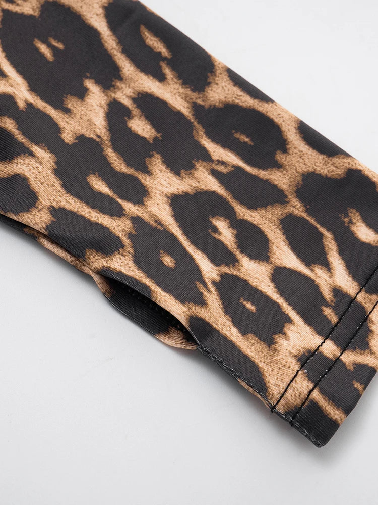 Ensemble 2 Pièces Imprimé Léopard — Crop Top Col V Froncé + Legging Taille Haute Sexy | WEIRD PUSS