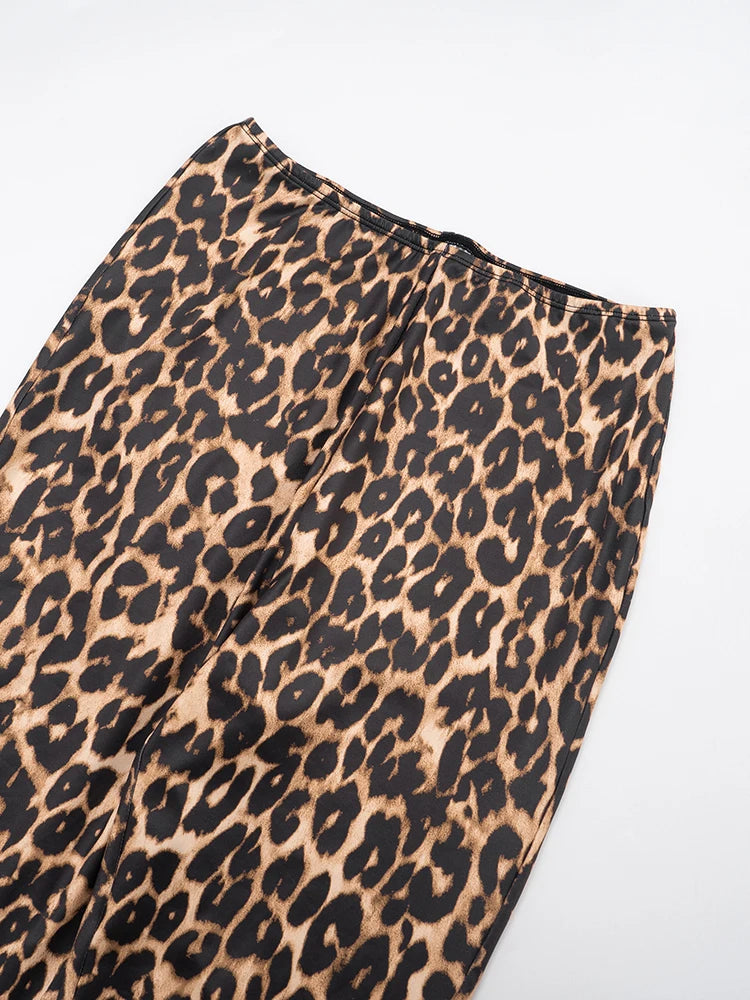 Ensemble 2 Pièces Imprimé Léopard — Crop Top Col V Froncé + Legging Taille Haute Sexy | WEIRD PUSS
