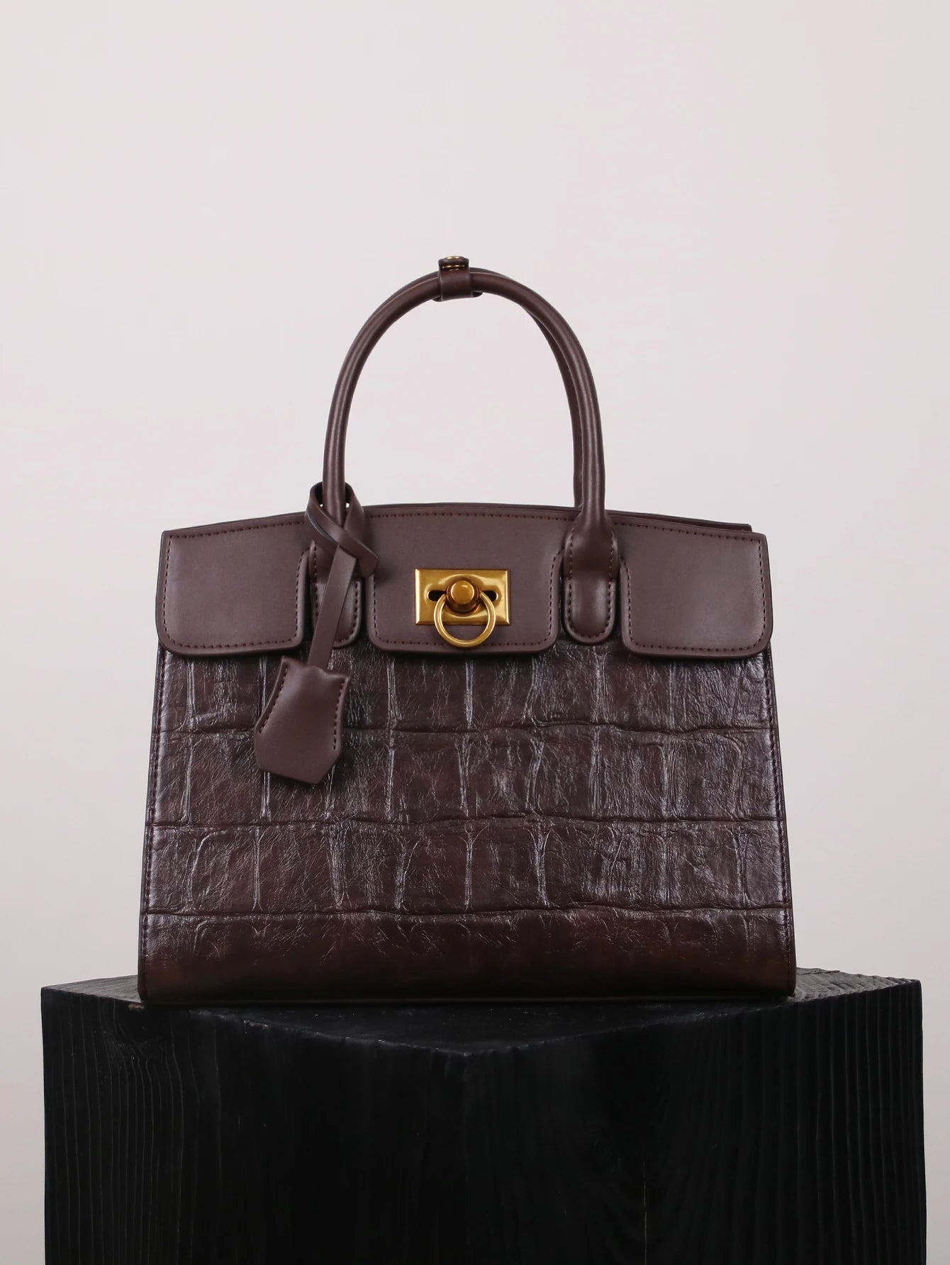 Sac Boîte Cuir Verni Motif Léopard — Fourre-Tout Luxe Texture Avancée