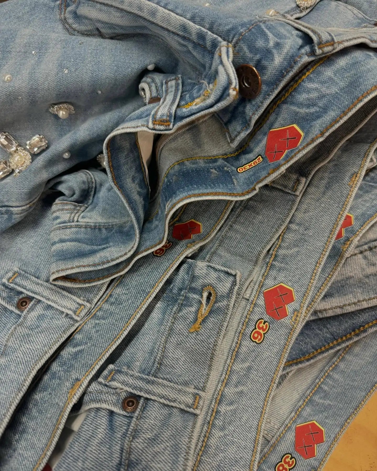 Short Denim Y2K Gothique – Broderie Croix Diamant & Strass Streetwear Hip-Hop | Unisexe