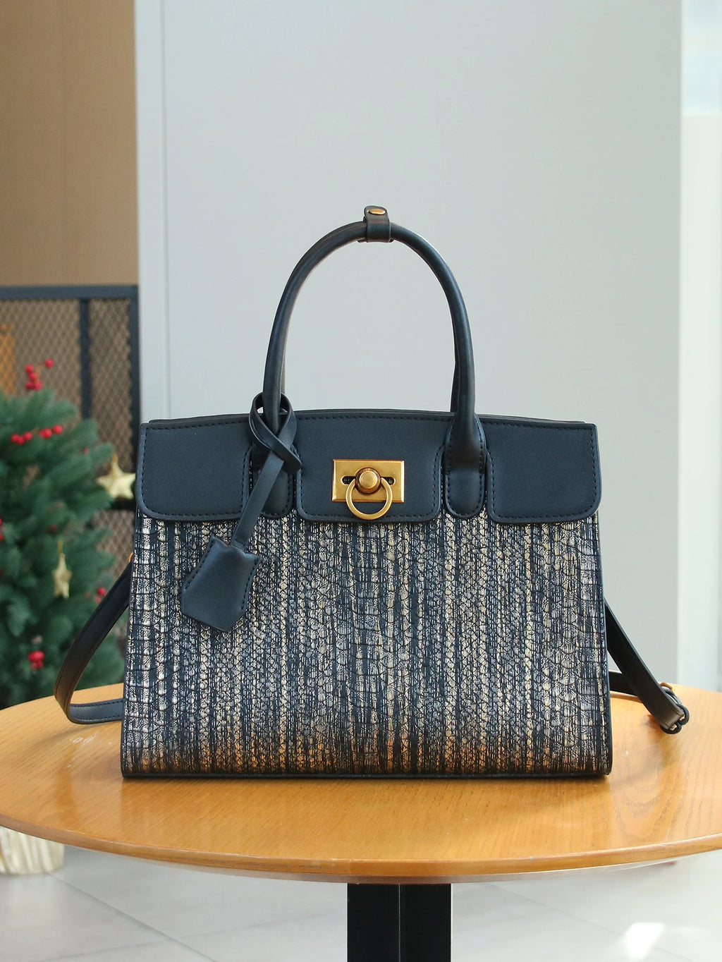 Sac Boîte Cuir Verni Motif Léopard — Fourre-Tout Luxe Texture Avancée